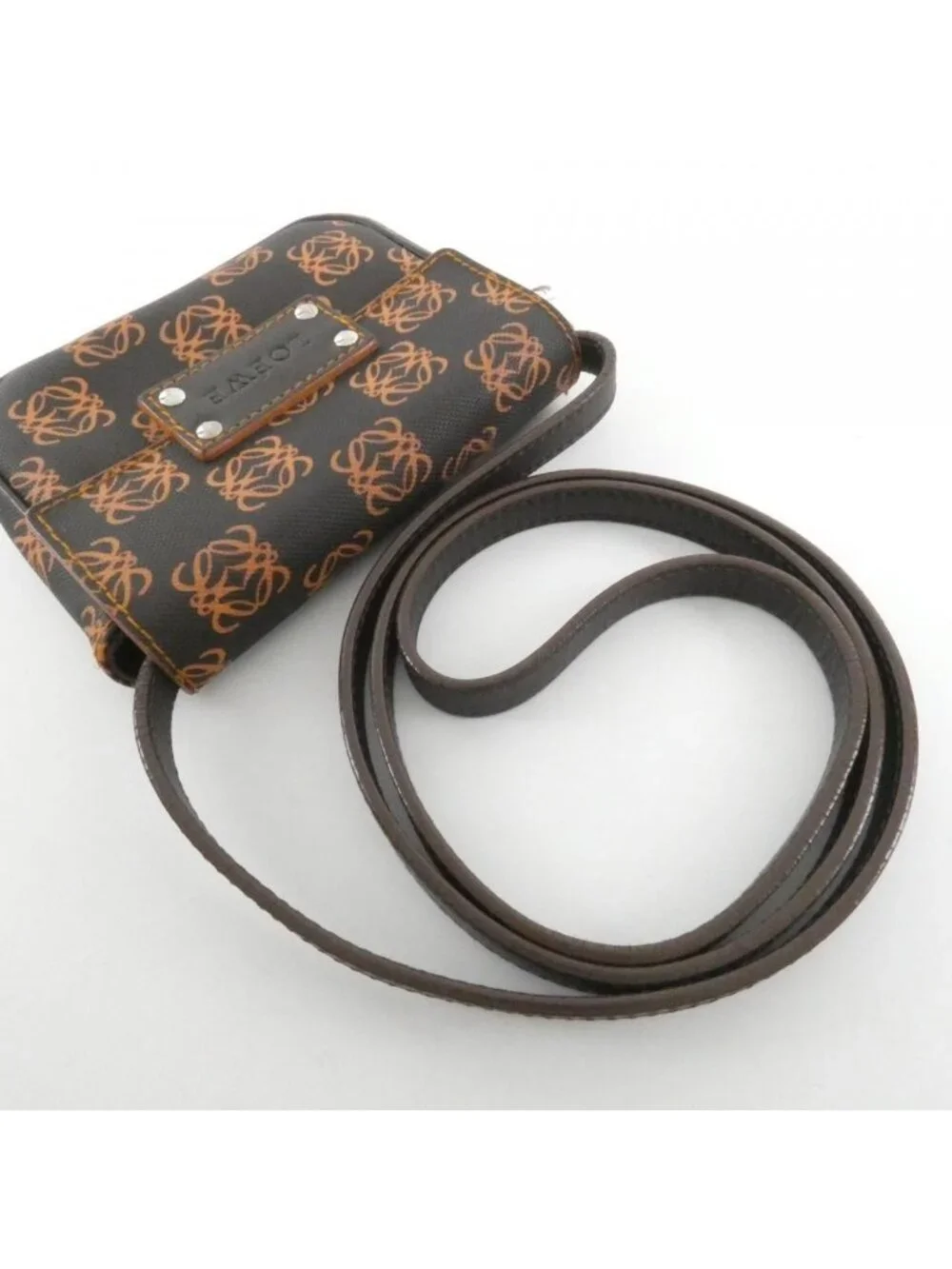 Loewe 104 80 204 Shoulder